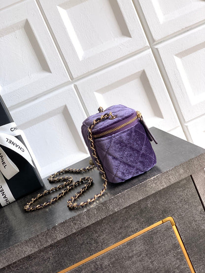 Chane 2026 Vanity Case 11cm Velvet