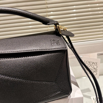 LOE MEDIUM 25 PUZZLE BAG IN BLACK GRAINED CALFSKIN