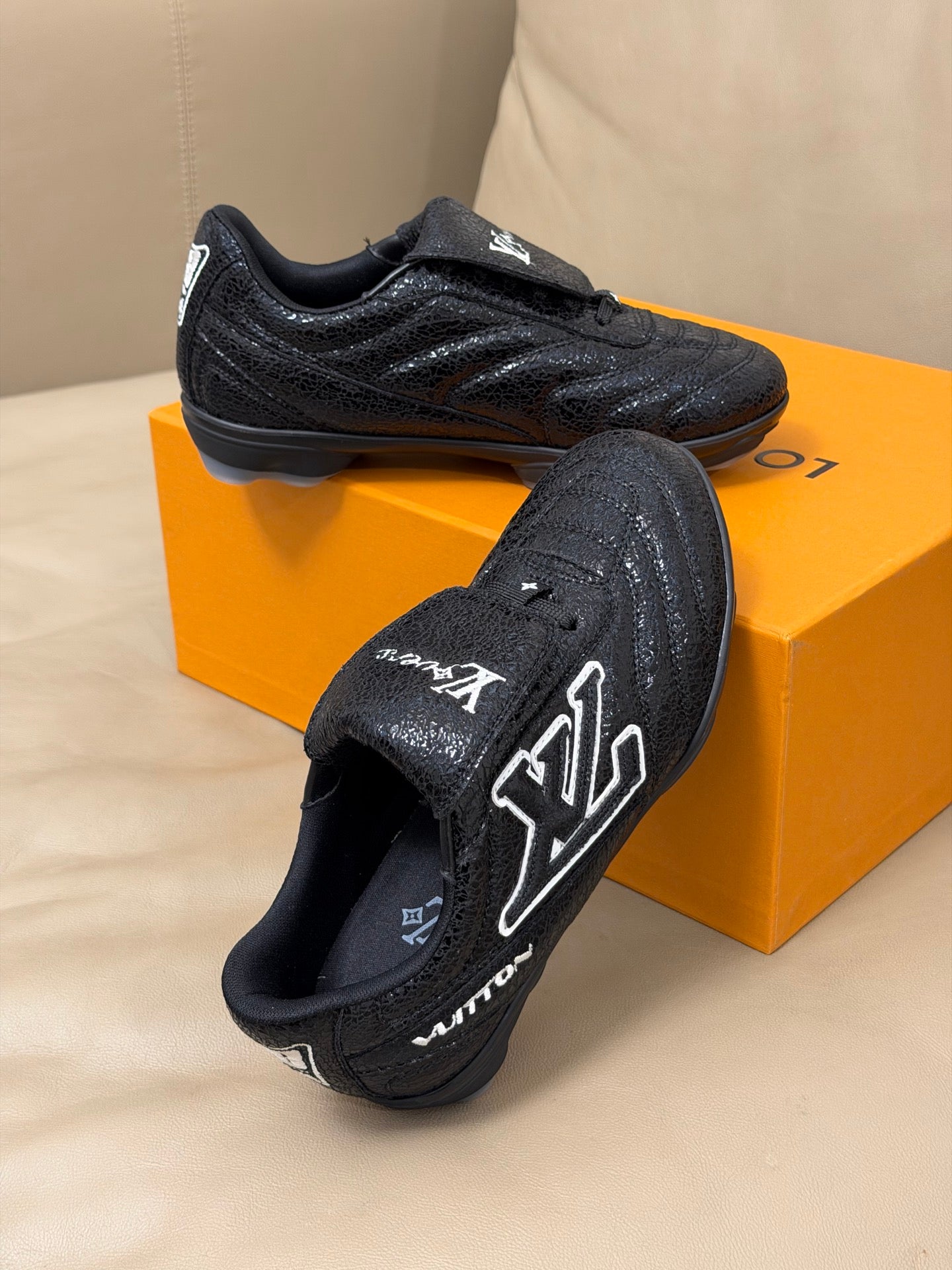 LV x Pharrell Footprint 26ss Sneaker Black Pebble Leather 621150