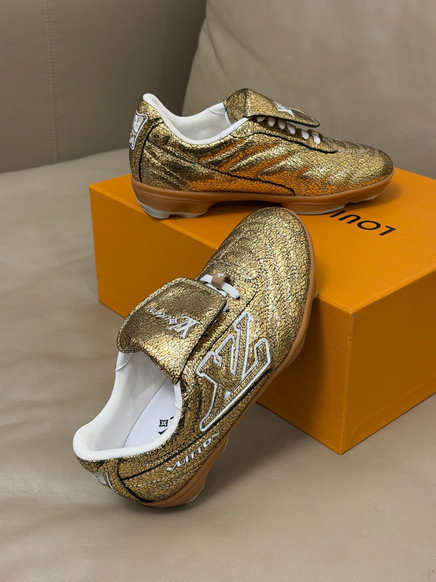 LV x Pharrell Footprint 26ss Sneaker Gold Pebble Leather 621149