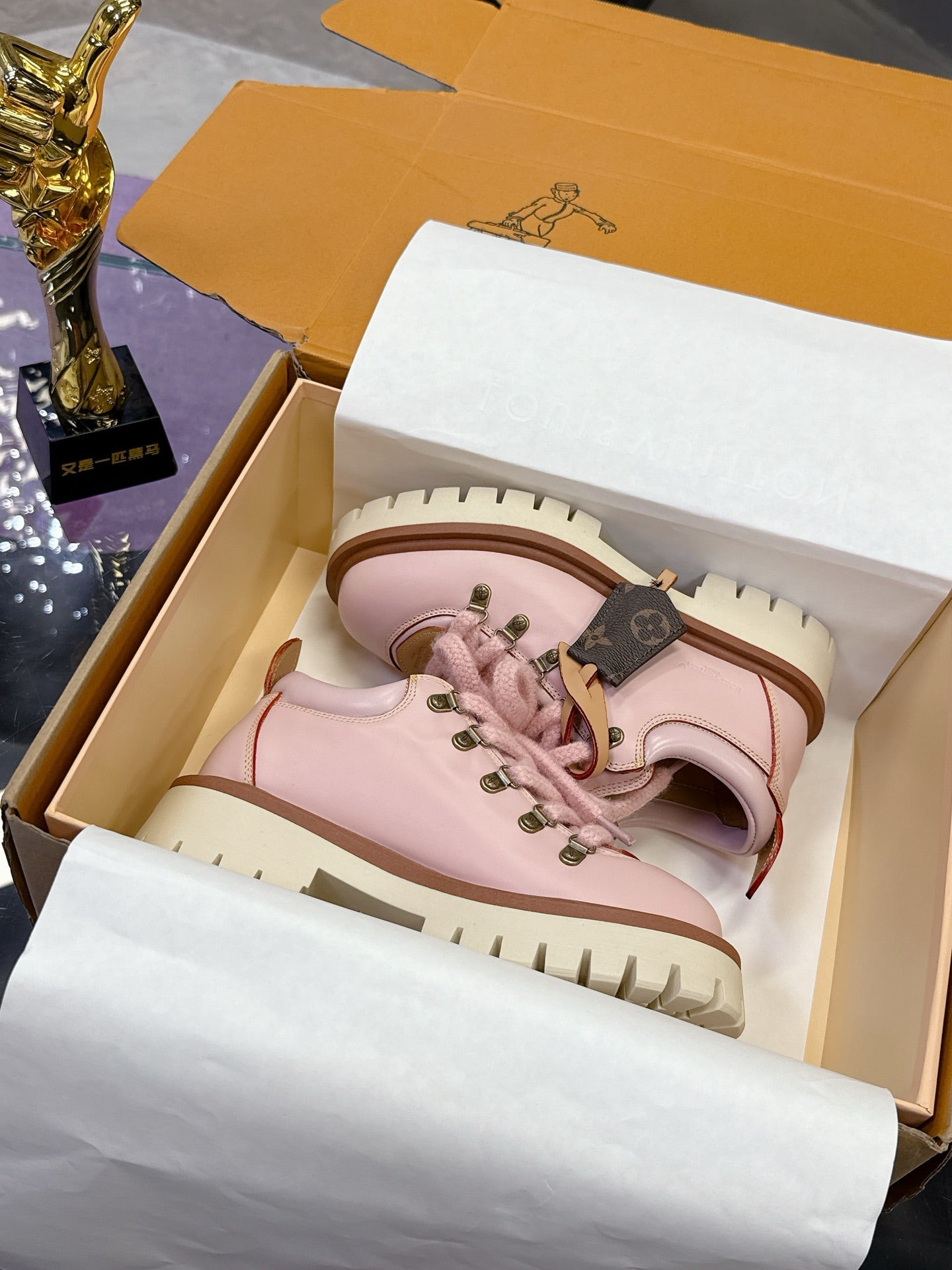 LV 26ss Sneaker Light Pink Sheepskin 672125