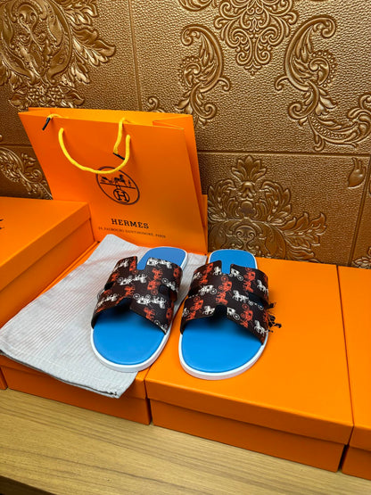 HM IZMIR SANDAL LAPIS AND BLACK CALFSKIN WITH HORSE MOTIF