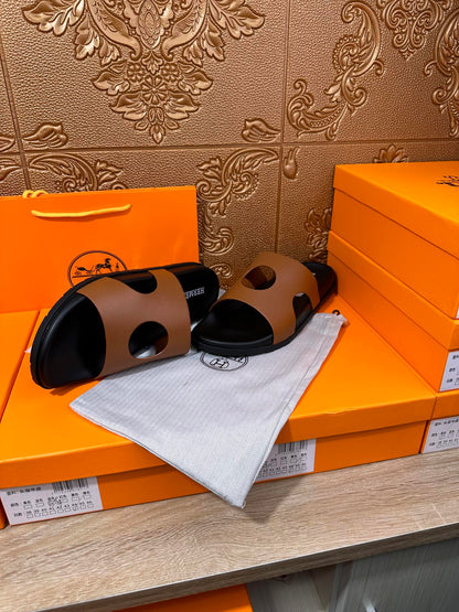 HM CIRCLE CUT SANDAL CARAMEL CALFSKIN