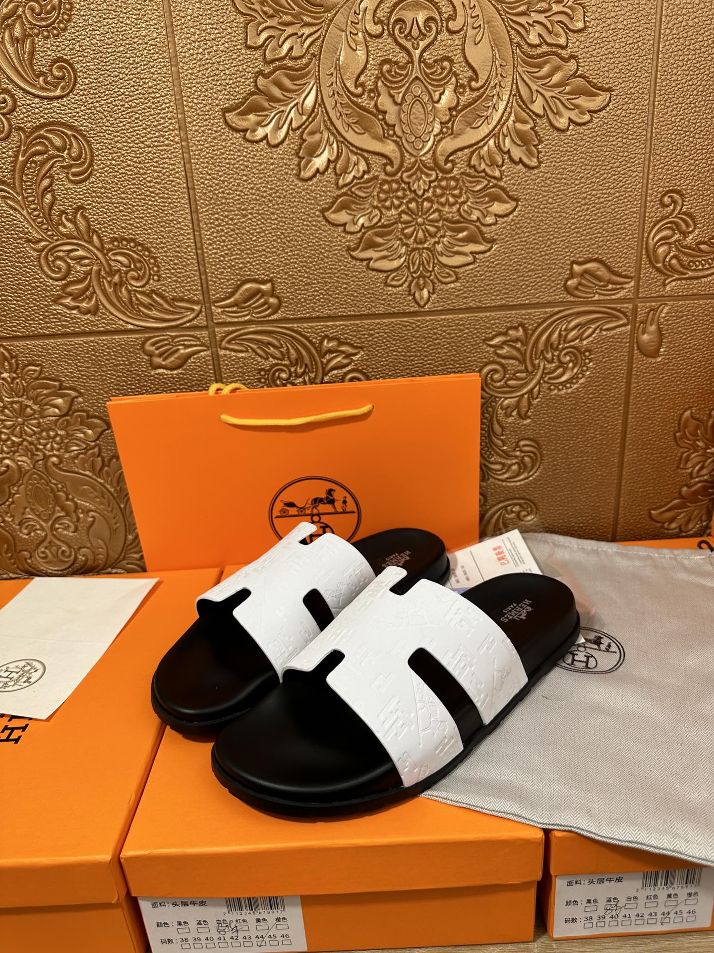 HM IZMIR SLIPPER BLACK AND WHITE CALFSKIN