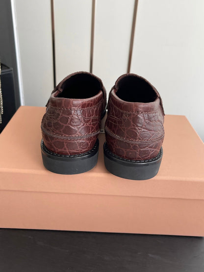 MIU 26 Casual Loafers Red Brown Crocodile Embossed Calfskin 631626
