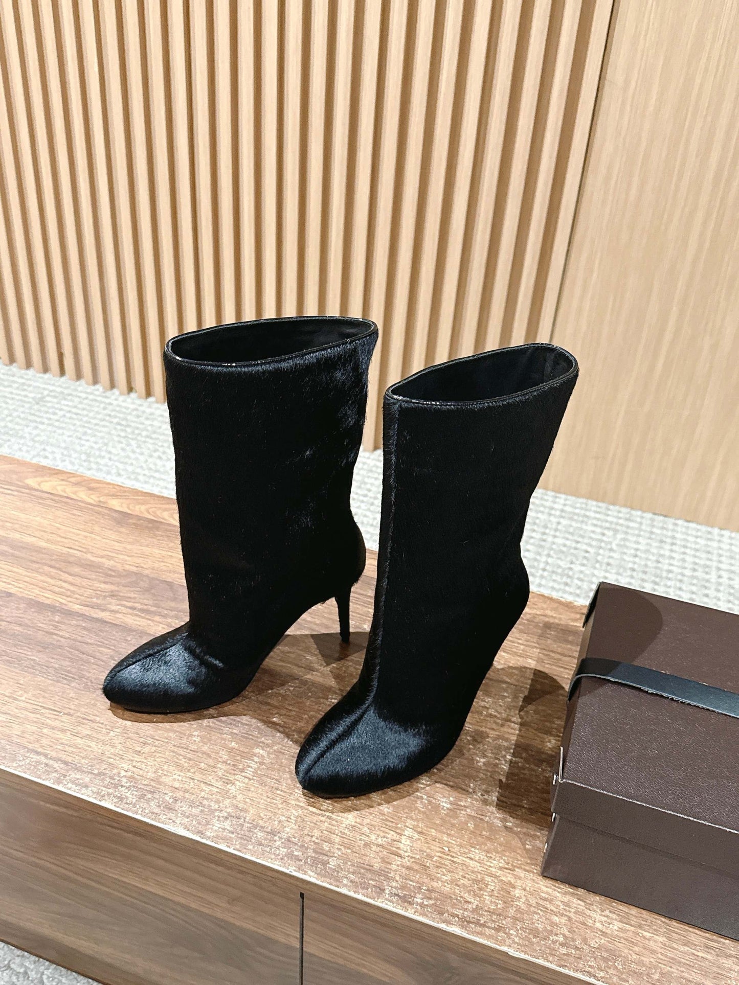 ALAIA high-heeled short boots black velvet 386015