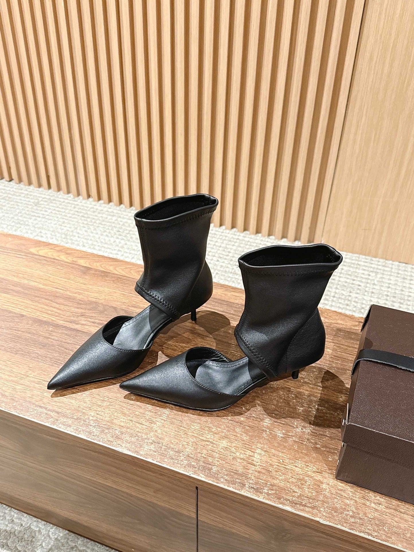 ALAIA ankle boots black leather 386022