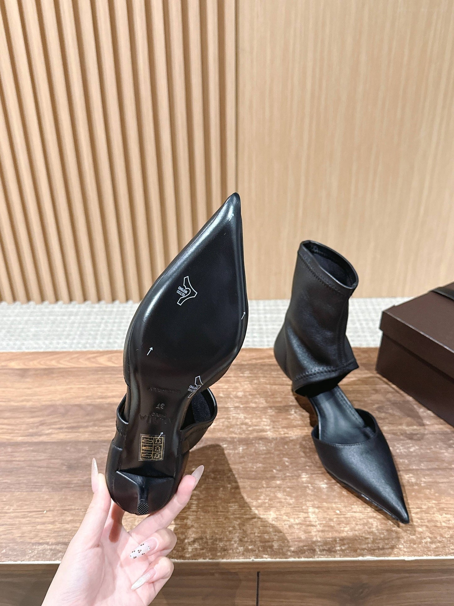 ALAIA ankle boots black leather 386022