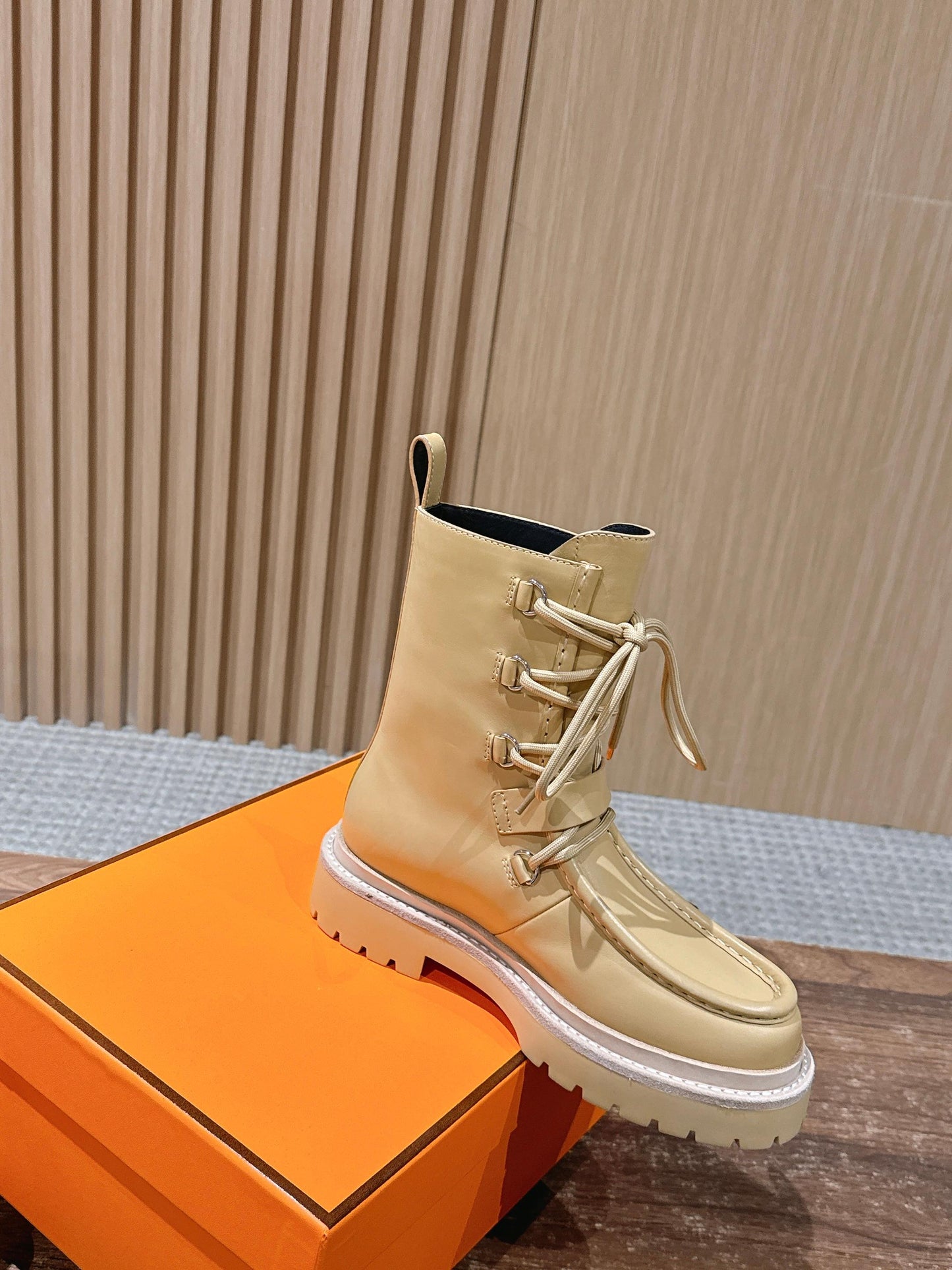 HM 25 Boots Beige Calfskin 512540