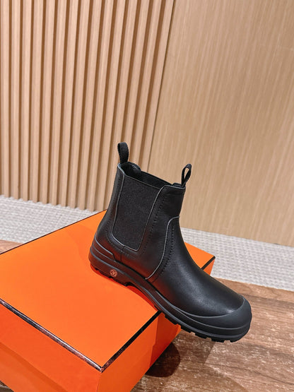 HM 25  Chelsea Ankle Boots Black Sheepskin 512548