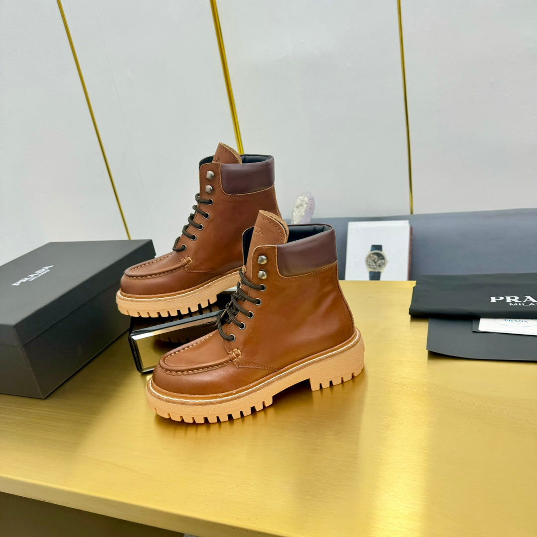 LACE-UP ANKLE BOOTS IN COGNAC CALFSKIN