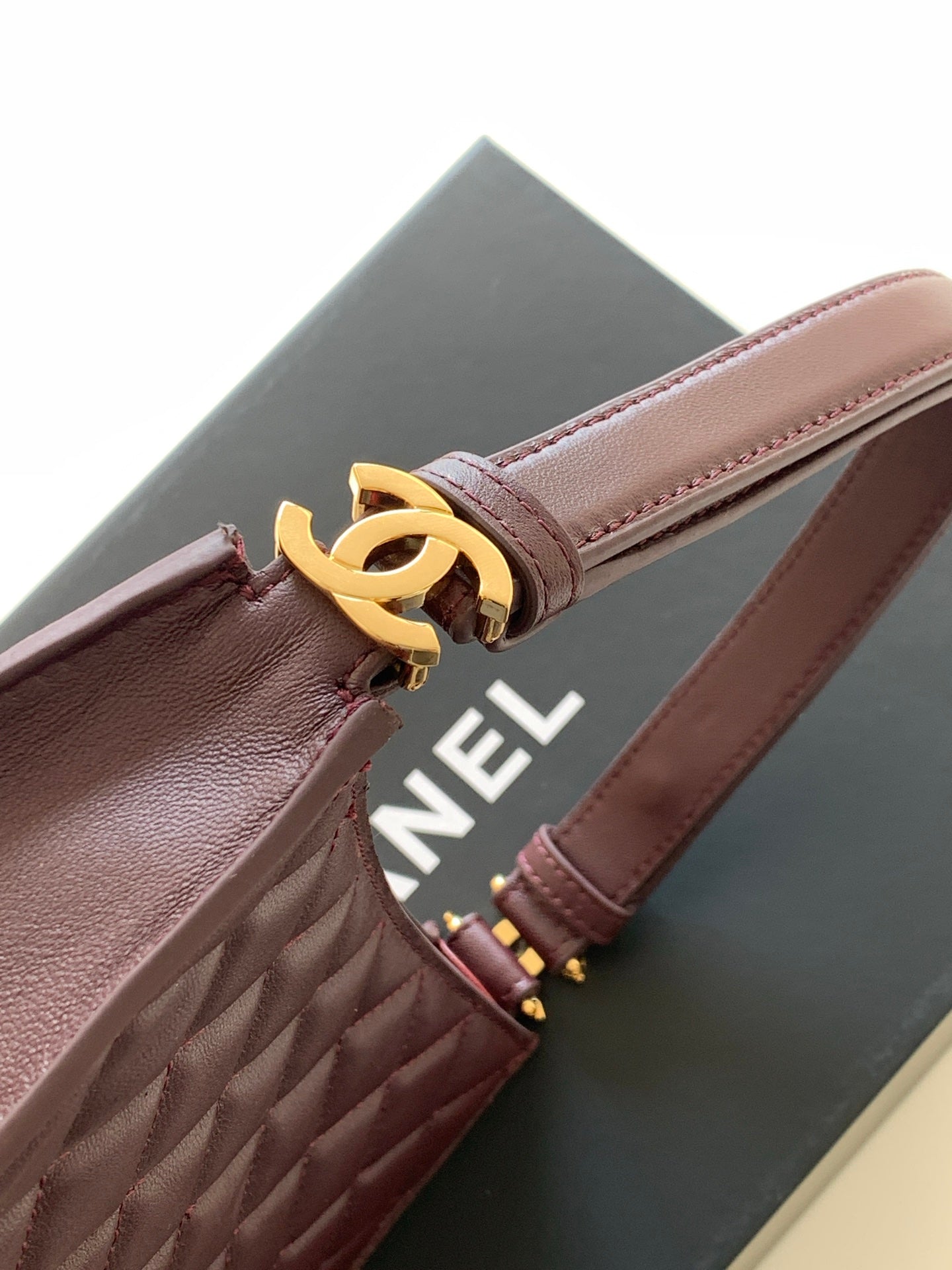 Chanel 25 Christmas Limited Hobo Shoulder Bag Burgundy Lambskin 324808