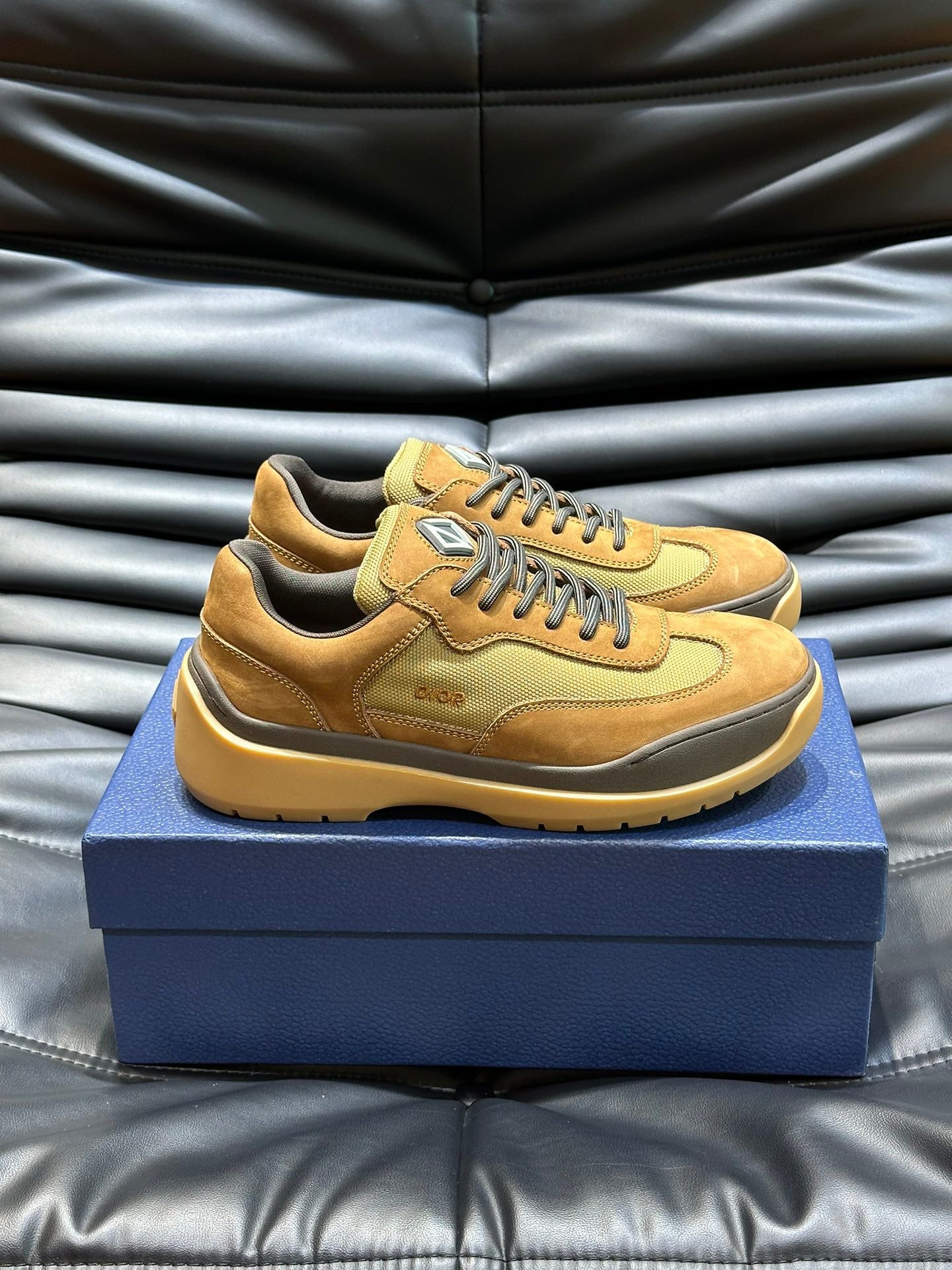 CD & TRAVIS SCOTT SNEAKER BRONZE SUEDE