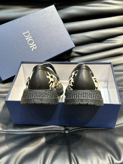 CD EXPLORER ICON LOAFER BLACK AND YELLOW FUR