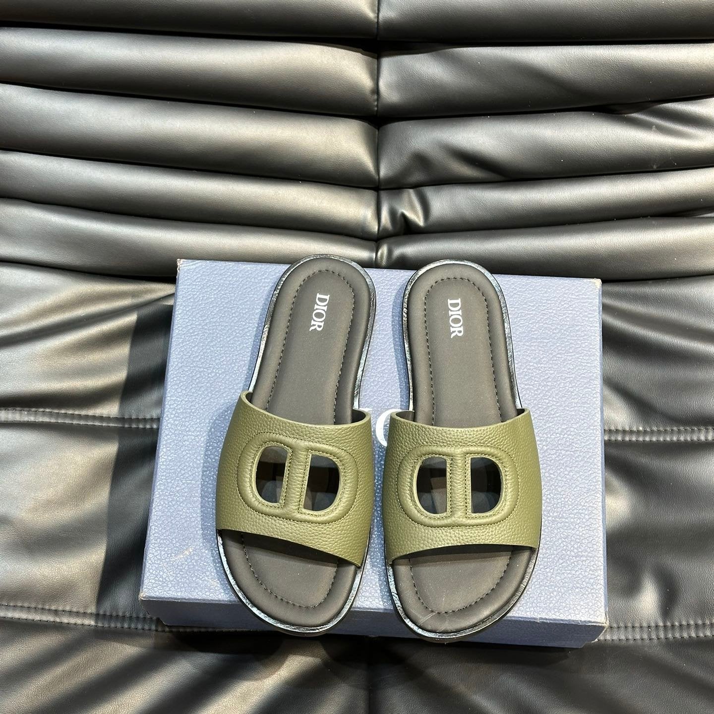 CD D-CLUB SLIDE SLIPPER OLIVE-JUNIPER GRAINED CALFSKIN