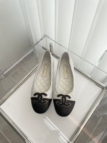 CC Ballet Flats 10mm White Black Quilted Lambskin