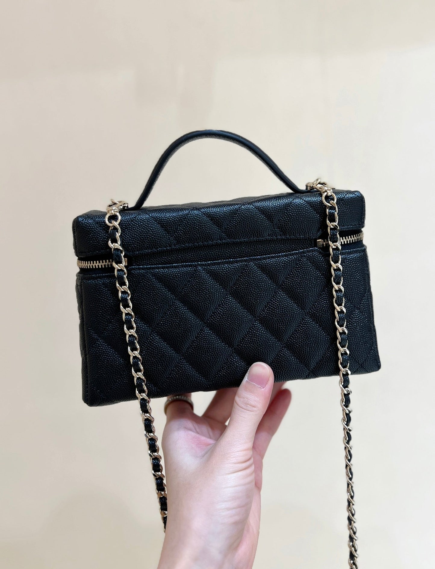 25C Vanity 19cm Top Handle Black Grained Calfskin