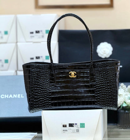 Chanel 25 Crocodile-embossed 40cm Bag Black Cowhide 322959