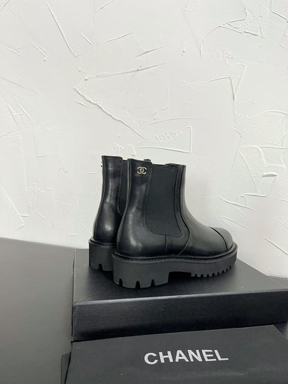 CC Chelsea Ankle Boots In Black Cowhide  949682