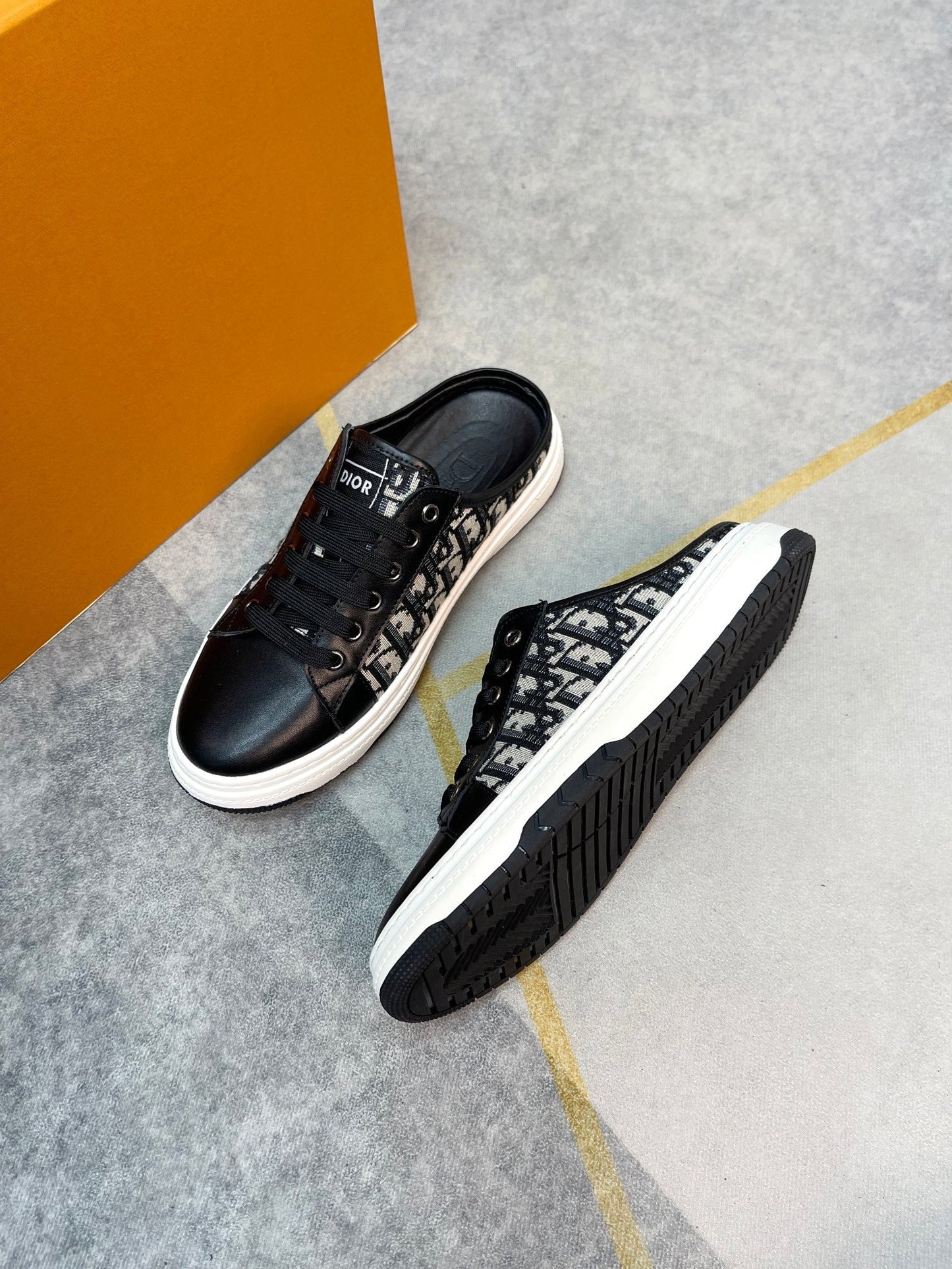 CD RETRO MULE BLACK AND BEIGE CALFSKIN