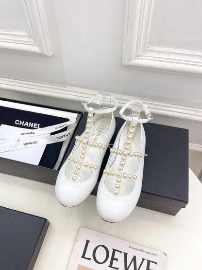 CC Mary Jane 10mm In White With Small Pearls Lambskin 948758
