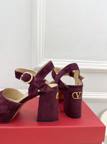 VT Garavani 25 Platform Ruby Red Suede 330965