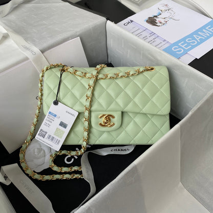 Medium Classic Flap Bag 23cm Lambskin Gold Hardware